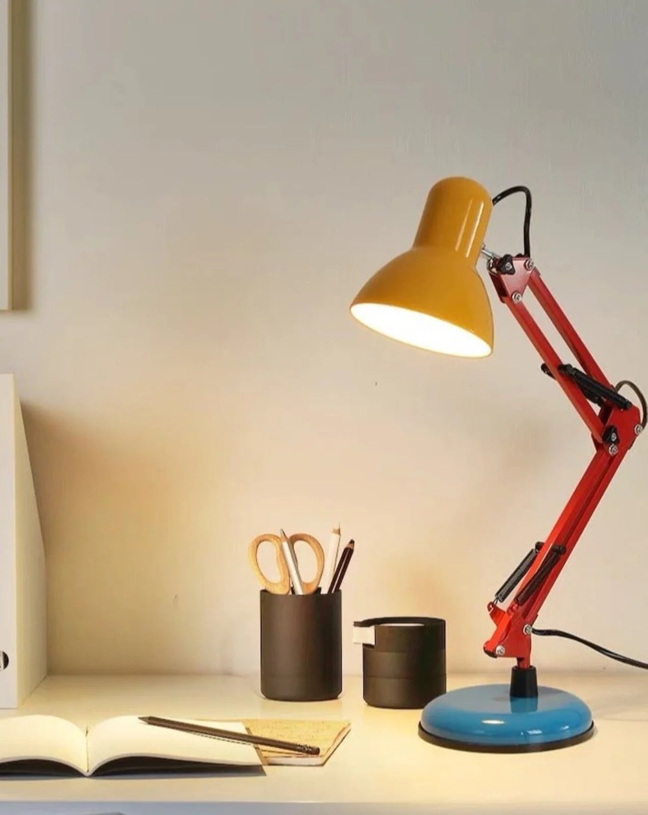 Memphis Retro Eye‑Protection Table Lamp — Adjustable Metal Desk Lamp with Full‑Spectrum Lighting