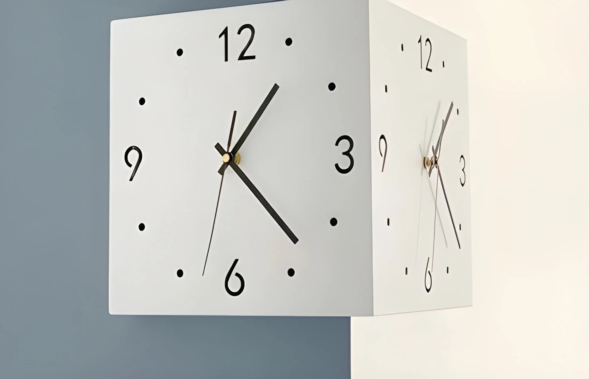 Garduru Clock — Elegant Double‑Sided Wall Clock