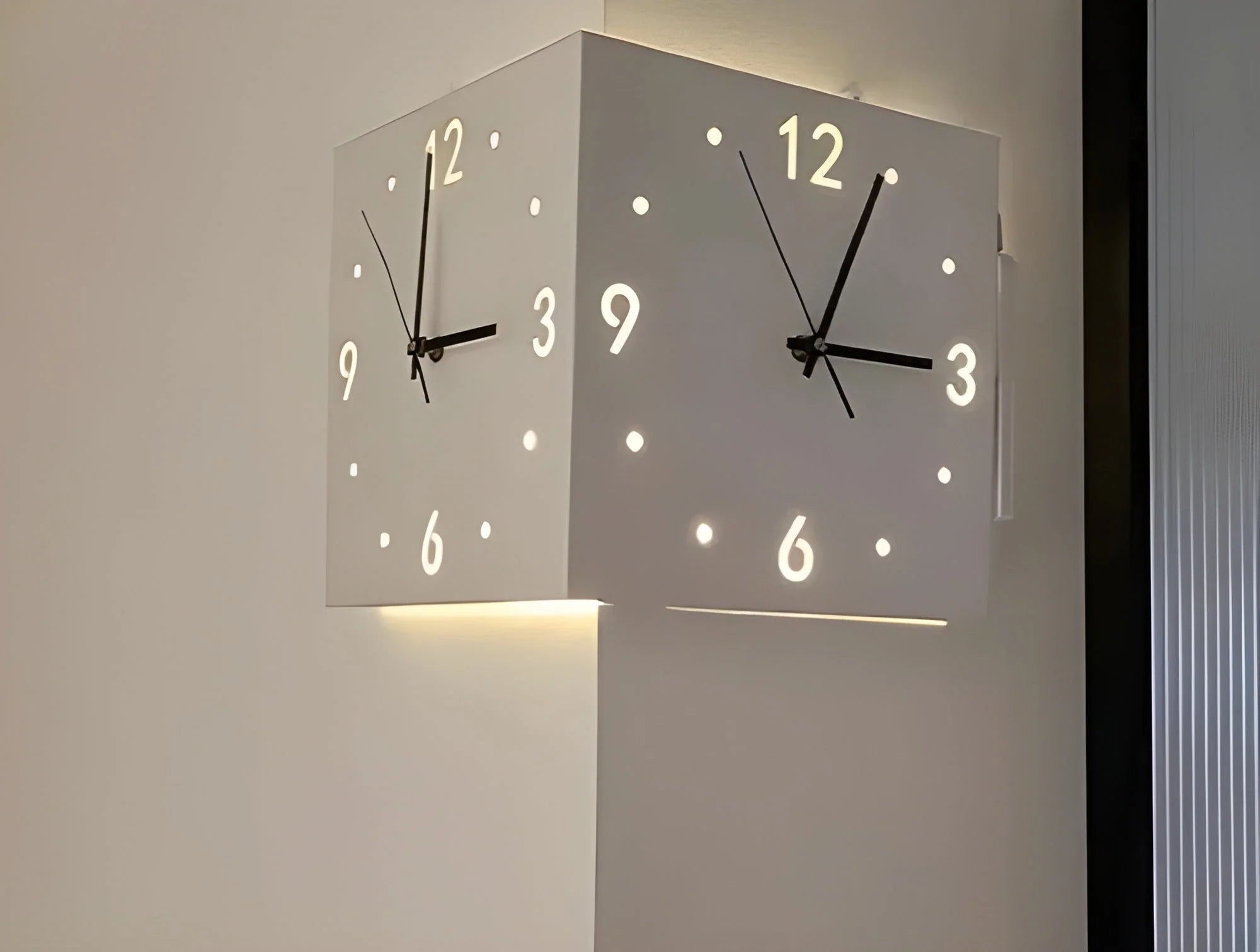 Garduru Clock — Elegant Double‑Sided Wall Clock